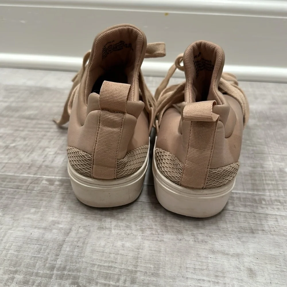 💕SOLD💕Steve Madden Lancer Blush Women’s Sneakers - Picture 5 of 10